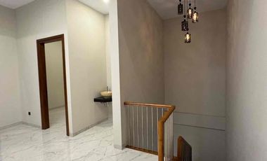Rumah Mewah dekat UGM di Jalan Kaliurang Km 7 Dalam Perumahan
