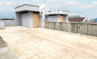 Ruang Usaha 3 Lantai Dijual di Solo Dekat Kampus Duta Bangsa, Pasar Kembang, Matahari Singosaren