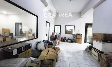 Ruang Usaha 3 Lantai Dijual di Solo Dekat Kampus Duta Bangsa, Pasar Kembang, Matahari Singosaren