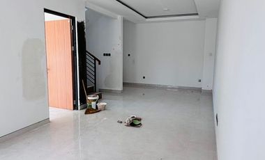 RUMAH MEWAH BARU 2 LANTAI DI TENGAH KOTA JOGJA, 10 MENIT KE TITIK NOL KILOMETER
