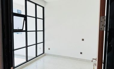 RUMAH MEWAH BARU 2 LANTAI DI TENGAH KOTA JOGJA, 10 MENIT KE TITIK NOL KILOMETER