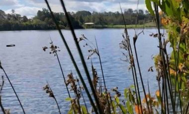 Excelente Parcela con laguna en Santuario Villarrica.