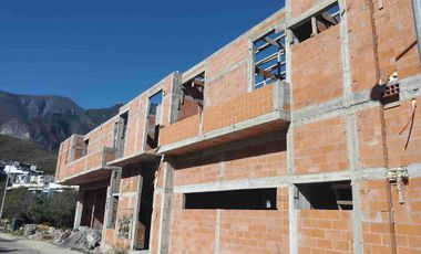 Residencia en venta 5 recámaras Sierra Alta noveno sector Monterrey Sur