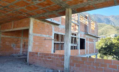 Residencia en venta 5 recámaras Sierra Alta noveno sector Monterrey Sur