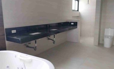 Residencia de lujo en venta 5 recámaras Sierra Alta Décimo Sector Monterrey sur