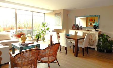 En Conjunto Club House Rodeado de Terraza Privada.
