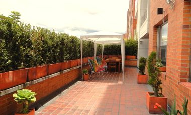 En Conjunto Club House Rodeado de Terraza Privada.