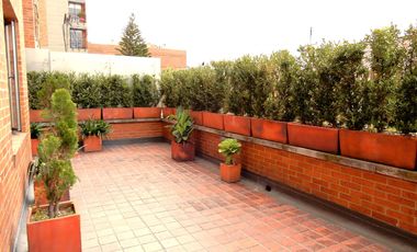 En Conjunto Club House Rodeado de Terraza Privada.