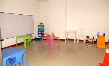 En Conjunto Club House Rodeado de Terraza Privada.