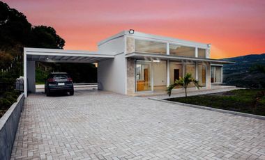 quinta de lujo en venta en Yunguilla sector puente Palacios Lotización privada