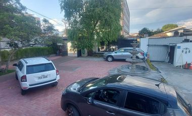 PROPIEDAD COMERCIAL DE VENTA A 100 METROS DE LA AVE REMIGIO CRESPO Y AVE SOLANO, IDEAL PARA PLAZAS COMERCIALES, CLINICAS, ETC.