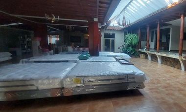 PROPIEDAD COMERCIAL DE VENTA A 100 METROS DE LA AVE REMIGIO CRESPO Y AVE SOLANO, IDEAL PARA PLAZAS COMERCIALES, CLINICAS, ETC.