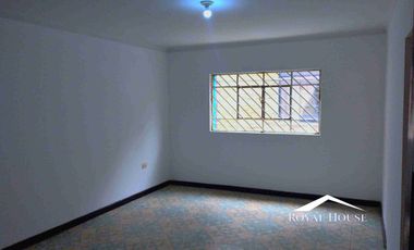 Oportunidad en Cercado de Lima – Casa 3 niveles para vivir o alquilar | US$ 85,900