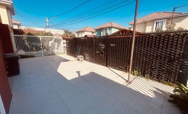 Venta Casa 3 dormitorios 3 baños 2 estacionamientos y Quincho. Quilicura