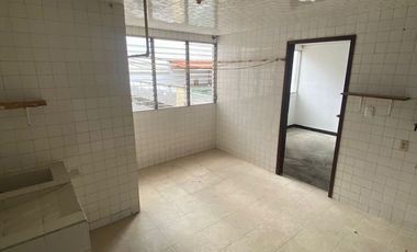 SE ARRIENDA  APARTAMENTO DE 4 HABITACIONES