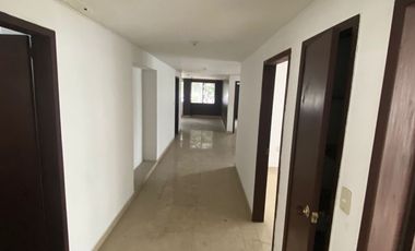 SE ARRIENDA  APARTAMENTO DE 4 HABITACIONES