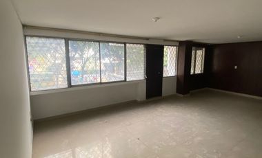 SE ARRIENDA  APARTAMENTO DE 4 HABITACIONES