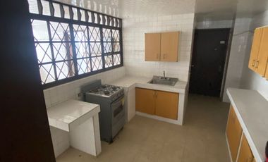 SE ARRIENDA  APARTAMENTO DE 4 HABITACIONES