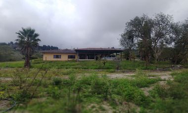 VENDO HERMOSA HACIENDA CON LAGUNA SECTOR Yunguilla