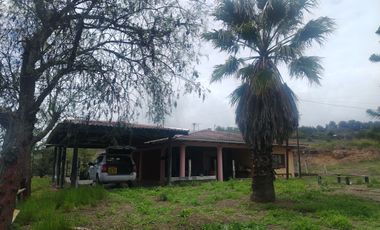 VENDO HERMOSA HACIENDA CON LAGUNA SECTOR Yunguilla