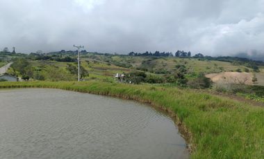 VENDO HERMOSA HACIENDA CON LAGUNA SECTOR Yunguilla