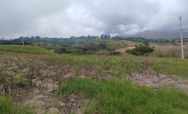 VENDO HERMOSA HACIENDA CON LAGUNA SECTOR Yunguilla