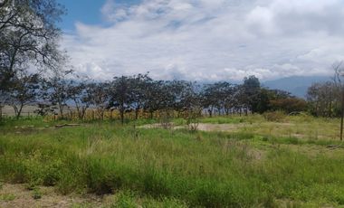 VENDO HERMOSA HACIENDA CON LAGUNA SECTOR Yunguilla