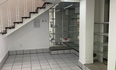 LOCAL COMERCIAL EN RENTA EN PLAZA FIESTA CAMELINAS MORELIA