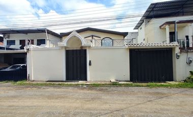 casa de venta sector los mangos portoviejo