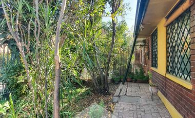 CASA CON GRAN POTENCIAL AMPLIO TERRENO LAS CONDES