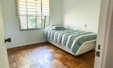 CASA CON GRAN POTENCIAL AMPLIO TERRENO LAS CONDES