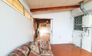 CASA CON GRAN POTENCIAL AMPLIO TERRENO LAS CONDES