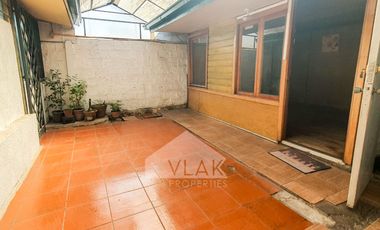 CASA CON GRAN POTENCIAL AMPLIO TERRENO LAS CONDES