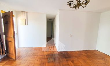 CASA CON GRAN POTENCIAL AMPLIO TERRENO LAS CONDES