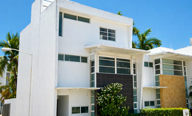 SE VENDE CASA EN RESIDENCIAL BONAMPAK CANCUN