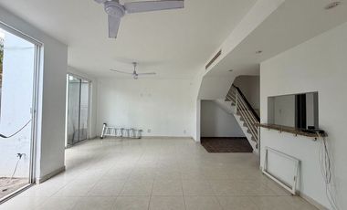 SE VENDE CASA EN RESIDENCIAL BONAMPAK CANCUN