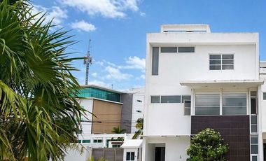 SE VENDE CASA EN RESIDENCIAL BONAMPAK CANCUN