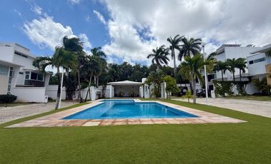 SE VENDE CASA EN RESIDENCIAL BONAMPAK CANCUN