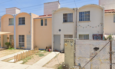 CASA EN VENTA UBICADA EN GEOVILLAS DE LOS SAUCES, CELAYA, GUANAJUATO, REMATE