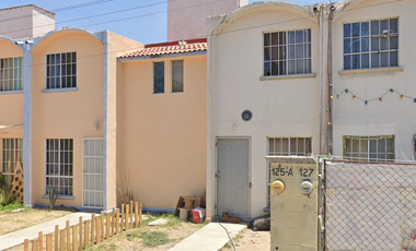 CASA EN VENTA UBICADA EN GEOVILLAS DE LOS SAUCES, CELAYA, GUANAJUATO, REMATE