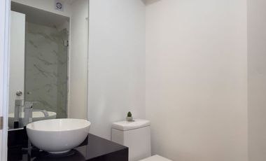 Venta de Departamento de Estreno de Dos Dormitorios, Dos Baños y Cochera en Chorrillos