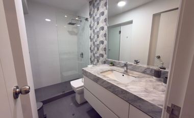 Venta de Departamento de Estreno de Dos Dormitorios, Dos Baños y Cochera en Chorrillos