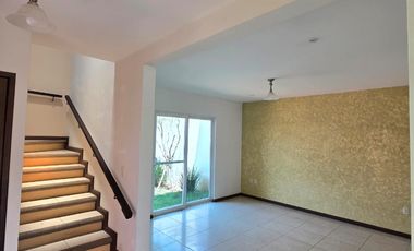 CASA EN VENTA DE 3 RECAMARAS Y JARDIN EN TLALIXTAC