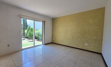 CASA EN VENTA DE 3 RECAMARAS Y JARDIN EN TLALIXTAC