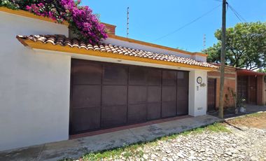 CASA EN VENTA DE 3 RECAMARAS Y JARDIN EN TLALIXTAC