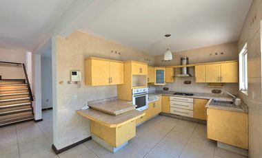 CASA EN VENTA DE 3 RECAMARAS Y JARDIN EN TLALIXTAC