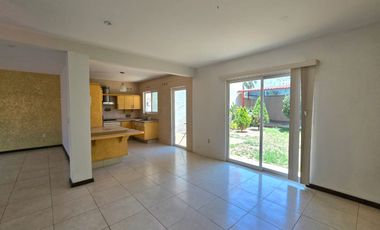 CASA EN VENTA DE 3 RECAMARAS Y JARDIN EN TLALIXTAC