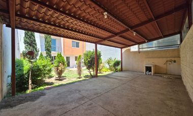 CASA EN VENTA DE 3 RECAMARAS Y JARDIN EN TLALIXTAC