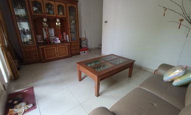 RUMAH DI PIK 1 PATUNG KUDA LAUT