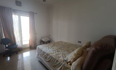 RUMAH DI PIK 1 PATUNG KUDA LAUT